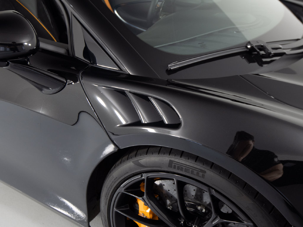 Used 2025 McLaren Artura Spider RWD image 37