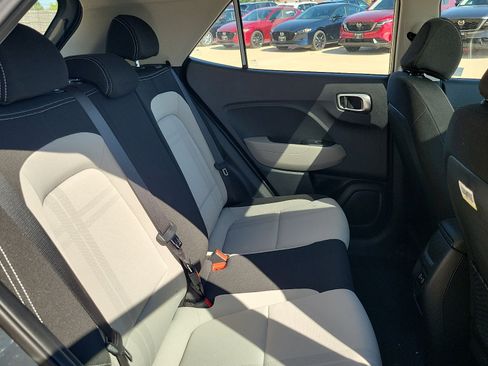 Used 2025 Hyundai Venue SEL FWD image 13