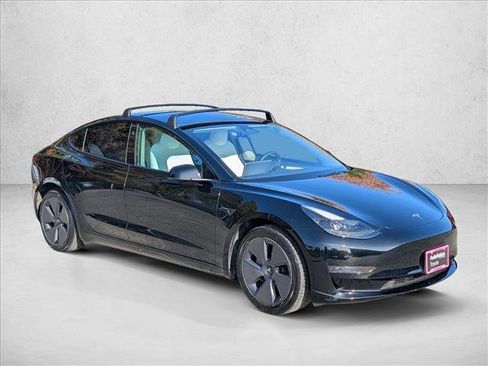 Used 2023 Tesla Model 3 Standard Range image 3