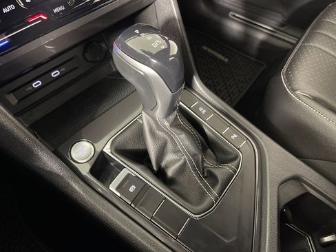 Used 2022 Volkswagen Tiguan SE R-Line image 22