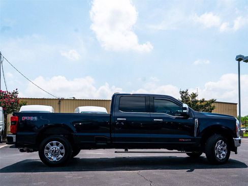 Used 2023 Ford F250 Lariat w/ Lariat Ultimate Package AWD/4WD image 3