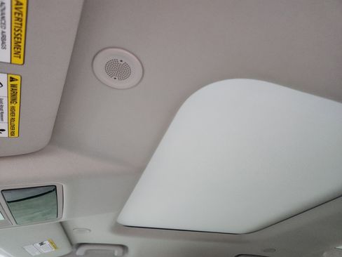 Certified 2025 Land Rover Discovery Dynamic SE image 28