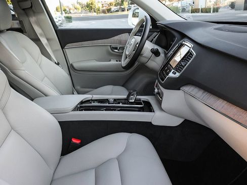 Used 2024 Volvo XC90 B6 Plus AWD/4WD image 18