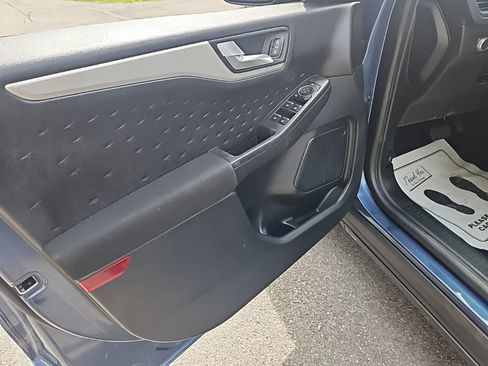 Used 2020 Ford Escape SE image 9