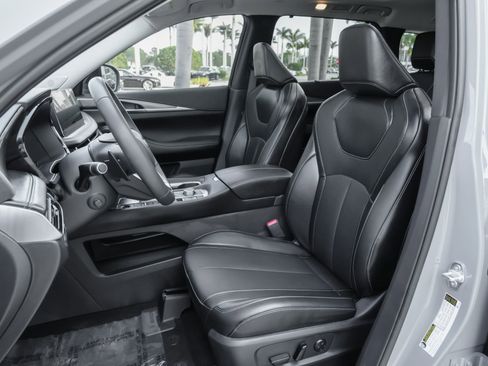 Certified 2026 INFINITI QX60 Luxe w/ Cargo Package FWD image 8