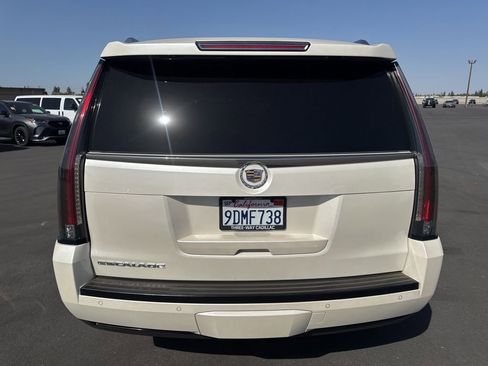 Used 2015 Cadillac Escalade Luxury AWD/4WD image 3