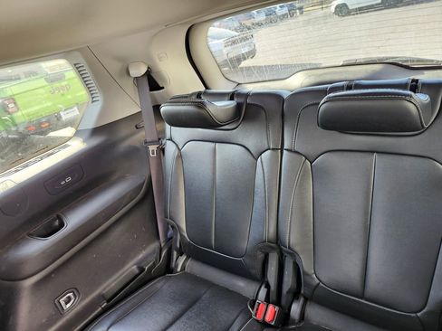 Used 2023 Jeep Grand Cherokee L Limited w/ Black Appearance Package image 9