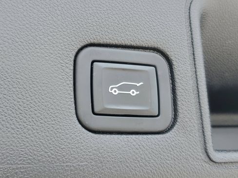 Used 2022 GMC Terrain SLT w/ LPO, Floor Liner Package FWD image 12