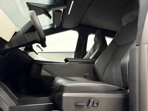 Used 2024 Tesla Cybertruck AWD Crew Cab image 15