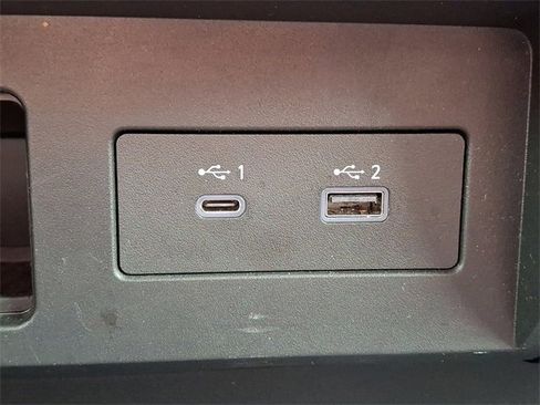 Used 2022 Nissan Titan S image 24