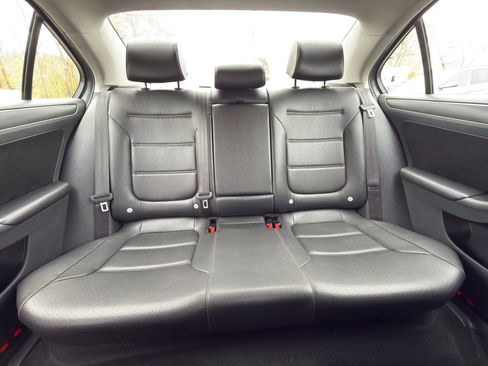 Used 2014 Volkswagen Jetta SE FWD image 24