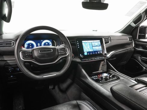 Used 2023 Jeep Wagoneer Series III w/ Preferred Equipment Group image 21