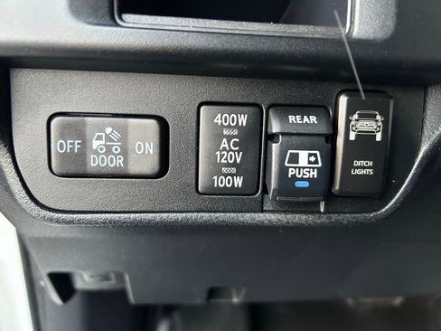 Used 2017 Toyota Tacoma TRD Off-Road image 16