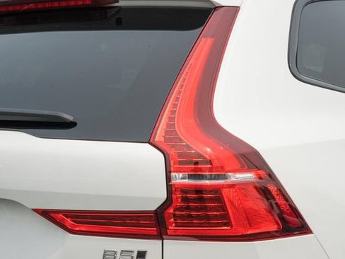 Certified 2024 Volvo XC60 B5 Plus w/ Protection Package Premier AWD/4WD image 8