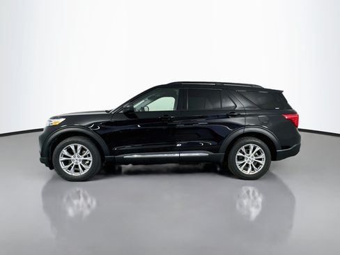 Used 2023 Ford Explorer XLT w/ Equipment Group 202A AWD/4WD image 4