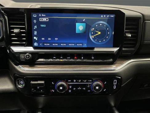 Used 2024 Chevrolet Silverado 1500 LT image 8