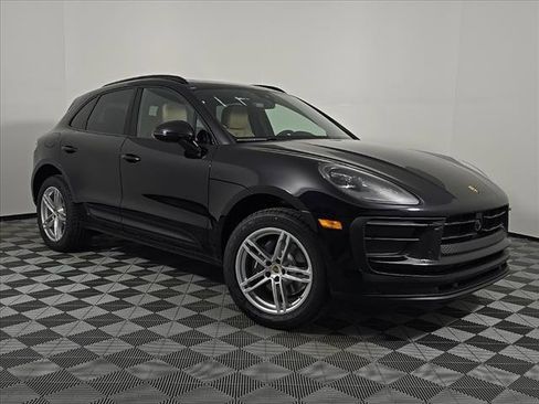 Certified 2025 Porsche Macan image 6