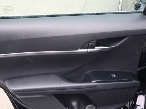Used 2019 Toyota Camry LE FWD image 30
