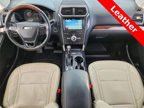 Used 2018 Ford Explorer Platinum image 13