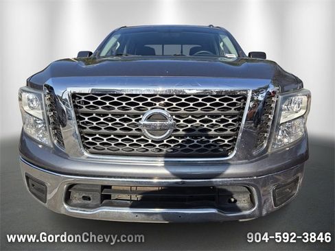 Used 2017 Nissan Titan SV image 9