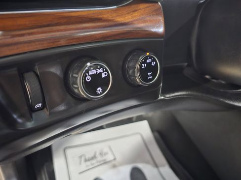 Used 2015 Cadillac Escalade ESV Premium image 38