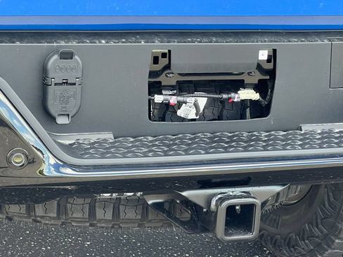 New 2026 Chevrolet Colorado ZR2 w/ Technology Package AWD/4WD image 6