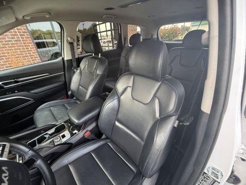 Used 2024 Kia Telluride S AWD/4WD image 16