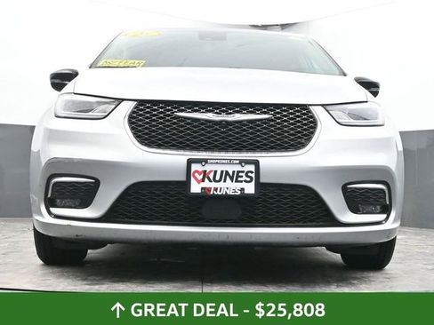 Used 2024 Chrysler Pacifica Touring-L image 46