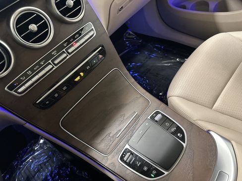 Used 2020 Mercedes-Benz GLC 300 4MATIC image 27