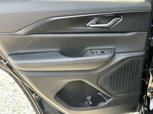 New 2025 Jeep Grand Cherokee Altitude image 21