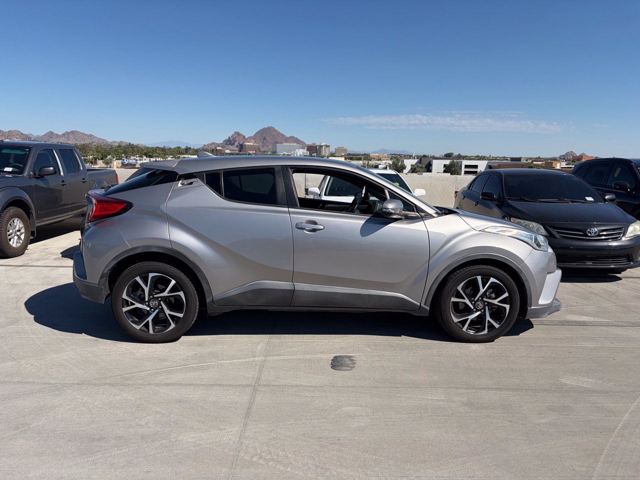Used 2018 Toyota C-HR XLE FWD image 3