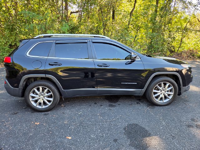 Used 2018 Jeep Cherokee Limited AWD/4WD image 5