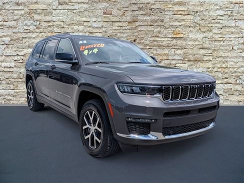 Used 2023 Jeep Grand Cherokee L Limited w/ Luxury Tech Group II AWD/4WD image 2