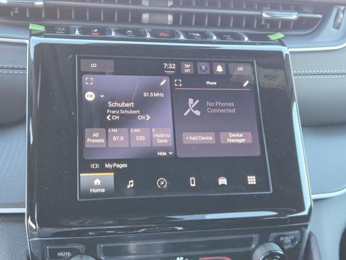 Used 2025 Jeep Grand Cherokee Laredo X image 9