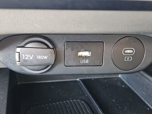 Used 2025 Hyundai Elantra SEL FWD image 25