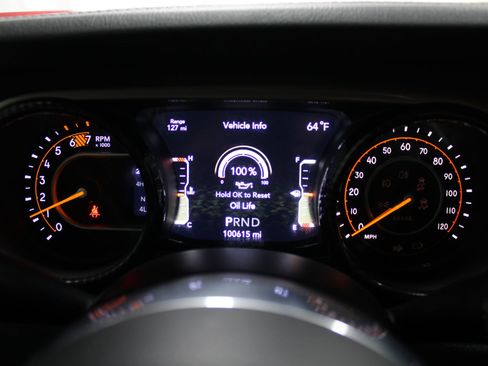 Used 2020 Jeep Wrangler Unlimited Sahara w/ Uconnect 4C Nav & Sound Group AWD/4WD image 30