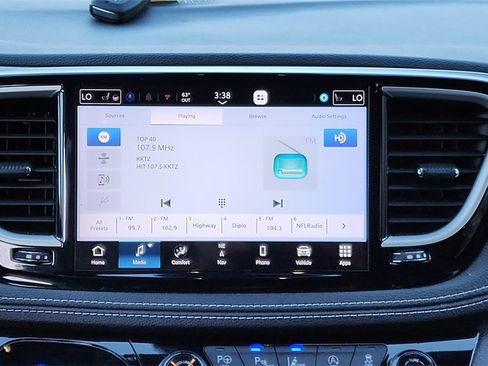 Used 2021 Chrysler Pacifica Touring-L w/ Premium & Safety Sphere Group image 13