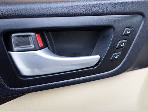 Used 2015 Toyota Highlander Limited w/ Driver Technology Package image 36