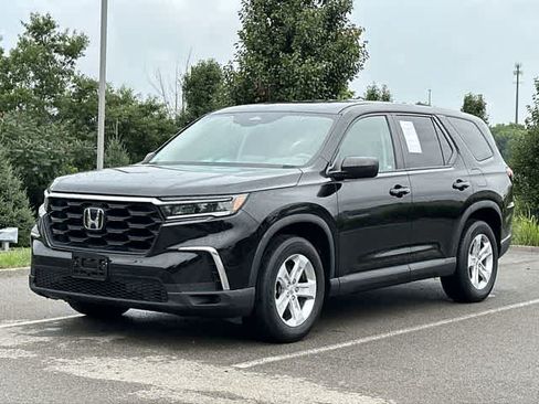 Used 2023 Honda Pilot LX image 1