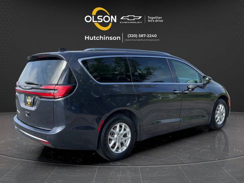 Used 2021 Chrysler Pacifica Touring-L FWD image 5