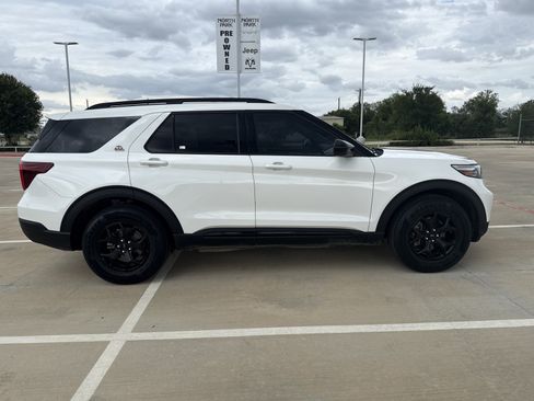 Used 2023 Ford Explorer Timberline w/ Timberline Technology Package AWD/4WD image 3