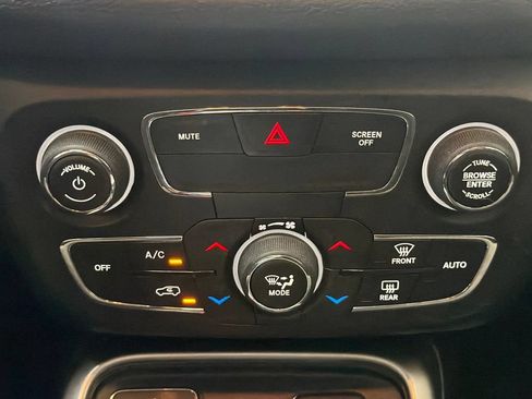Used 2020 Jeep Compass Sport w/ Cold Weather Group FWD image 16
