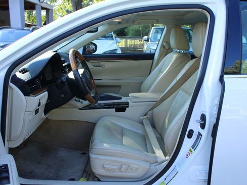 Used 2014 Lexus ES 300h w/ Luxury Package w/Bamboo Trim FWD image 12