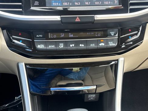 Used 2016 Honda Accord EX image 24
