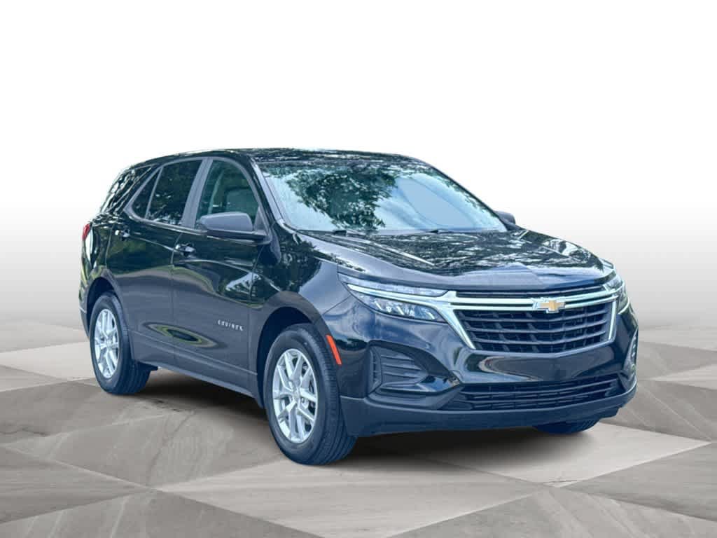 Used 2024 Chevrolet Equinox LS w/ LS Convenience Package FWD image 2