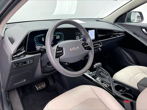 Used 2023 Kia Niro EX image 14