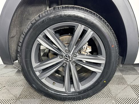 Used 2021 Volkswagen Atlas SE image 32