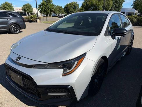 Used 2022 Toyota Corolla SE FWD image 3