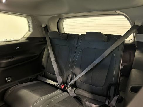 Used 2022 Jeep Grand Cherokee L Laredo w/ Luxury Tech Group I image 32