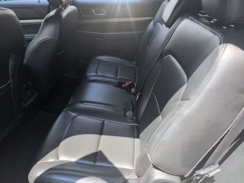 Used 2019 Ford Explorer XLT w/ Equipment Group 202A FWD image 24